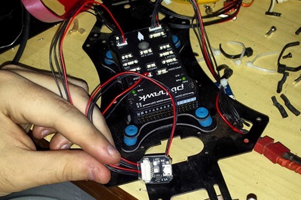 Imagem de Brasileiro cria drone caseiro com peças compradas através da internet no site TecMundo