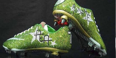 Imagem de Chuteira mais cara do mundo tem 4 mil cristais Swarovski no site TecMundo