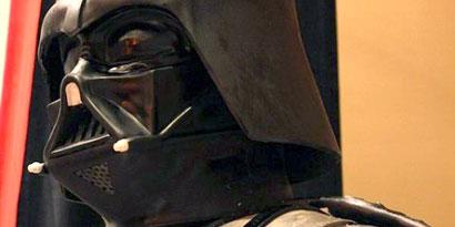 Imagem de Confeiteiros criam bolo de Darth Vader com 2 metros de altura no site TecMundo