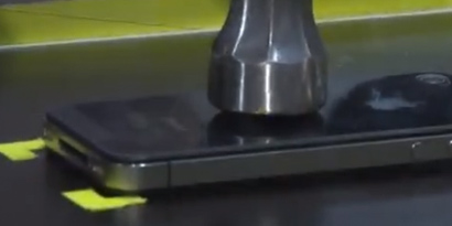Imagem de Película torna tela do iPhone resistente a marteladas no site TecMundo