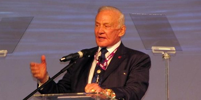 Imagem de Buzz Aldrin fala sobre exploração espacial e ida a Marte na Campus Party no site TecMundo