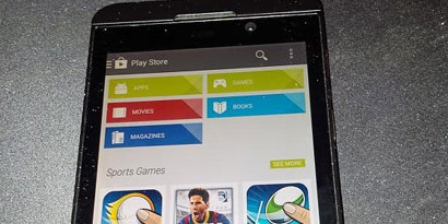 Imagem de Rumor: fotos mostram Google Play Store rodando no BlackBerry Z10 no site TecMundo