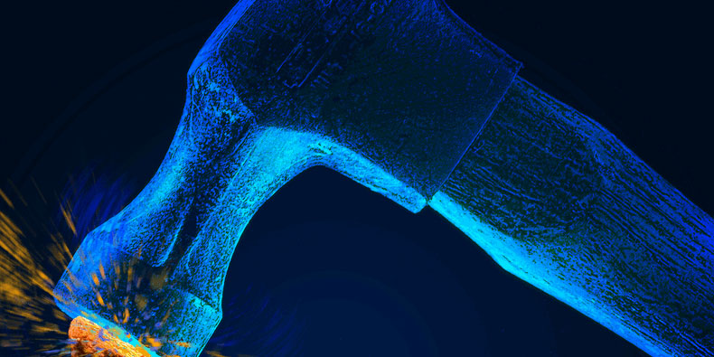 Imagem de Na martelada: Samsung Galaxy S5 leva porrada e a bateria reage no site TecMundo