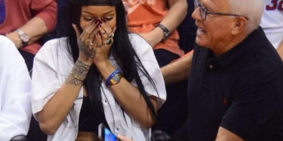 Imagem de iPhone quebrado com autógrafo da Rihanna é leiloado por 66,5 mil de dólares no site TecMundo