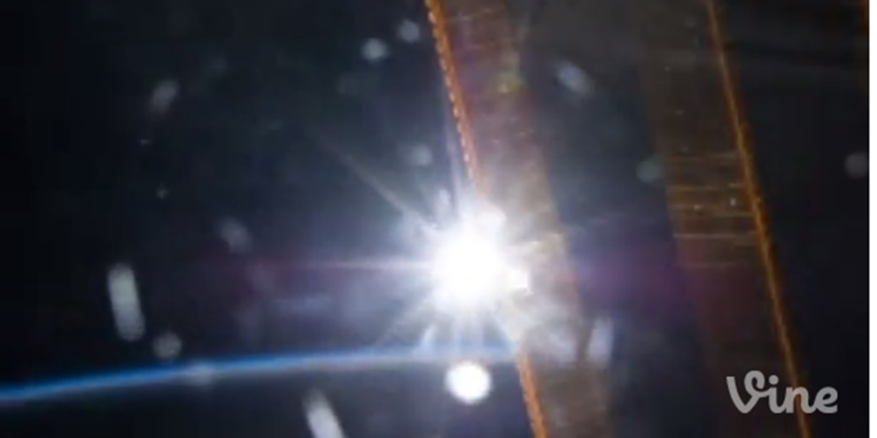 Imagem de O primeiro Vine do espaço mostra a divisão do dia e da noite na Terra no site TecMundo