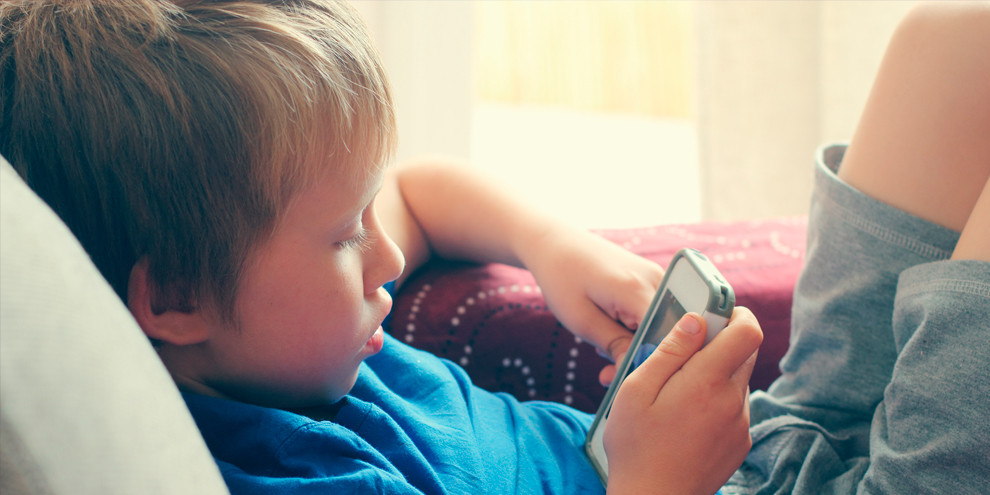 Imagem de Por que crianças não devem ter smartphones e tablets antes dos 12 anos no site TecMundo