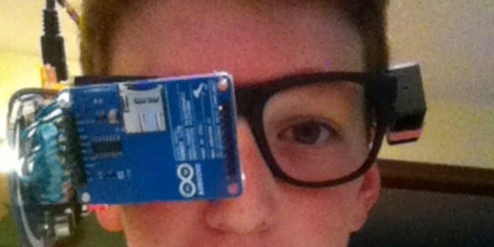 Imagem de Jovem de 13 anos cria Google Glass caseiro com Arduino no site TecMundo