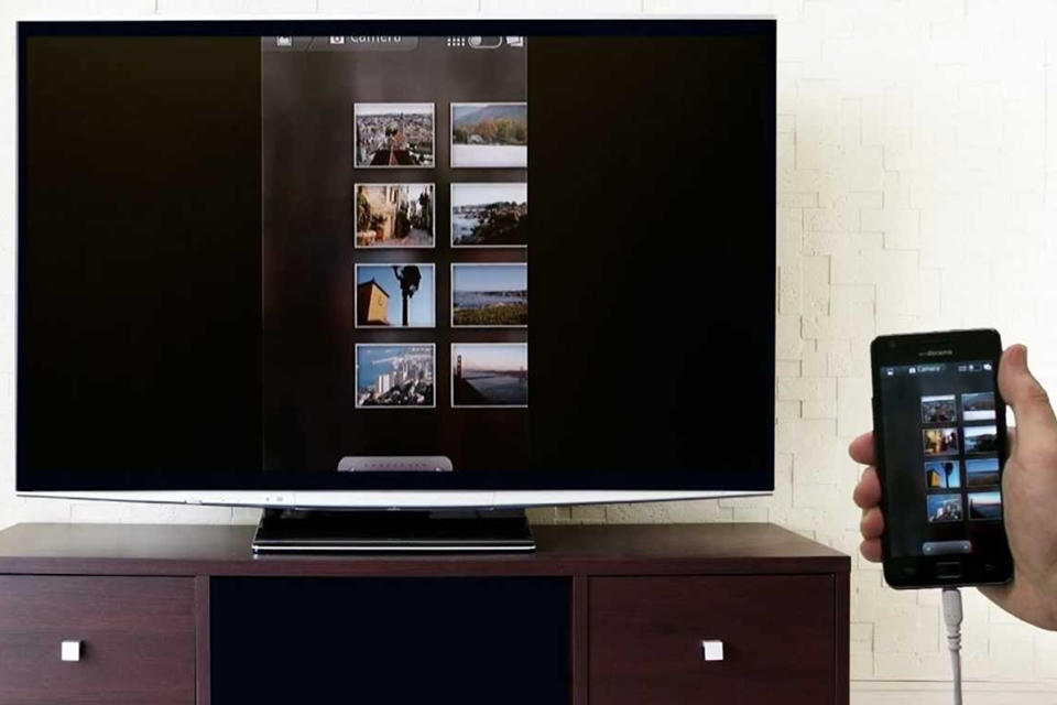 Imagem de Adaptador MHL recarrega seu celular enquanto envia vídeos em 4K para sua TV no site TecMundo