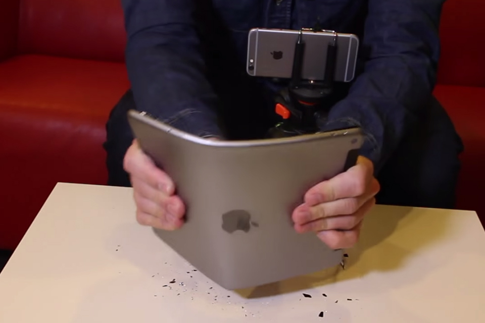 Imagem de Outra vez: vídeo mostra que iPad Air 2 também entorta no site TecMundo