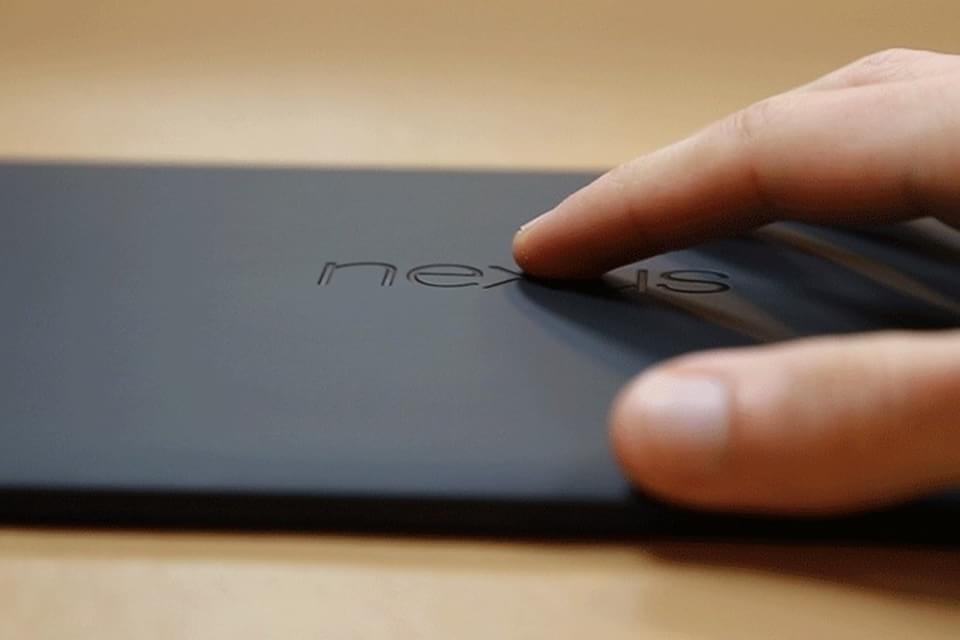 Imagem de Depois do iPhone que entorta, tablet Nexus 9 afunda e volta no site TecMundo