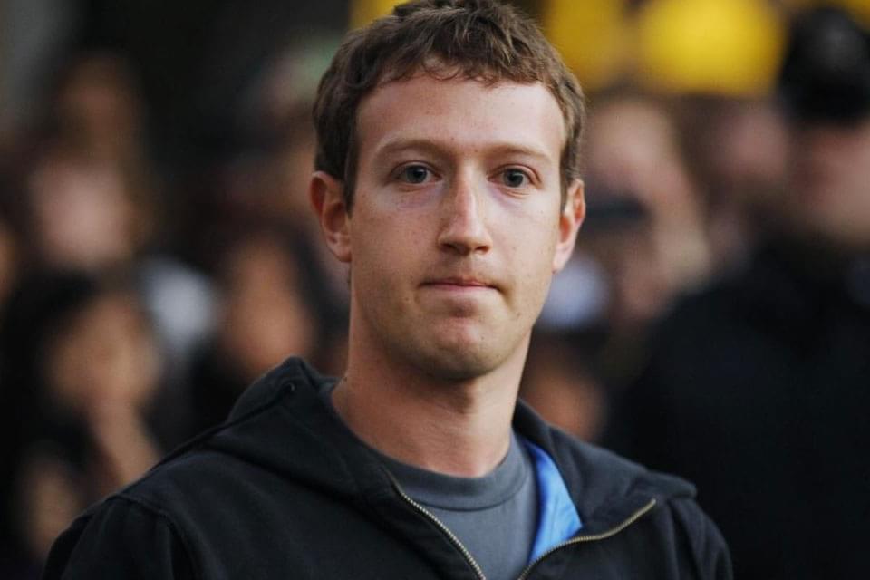Imagem de Zuckerberg se torna alvo de milhares de memes brasileiros no Facebook no site TecMundo