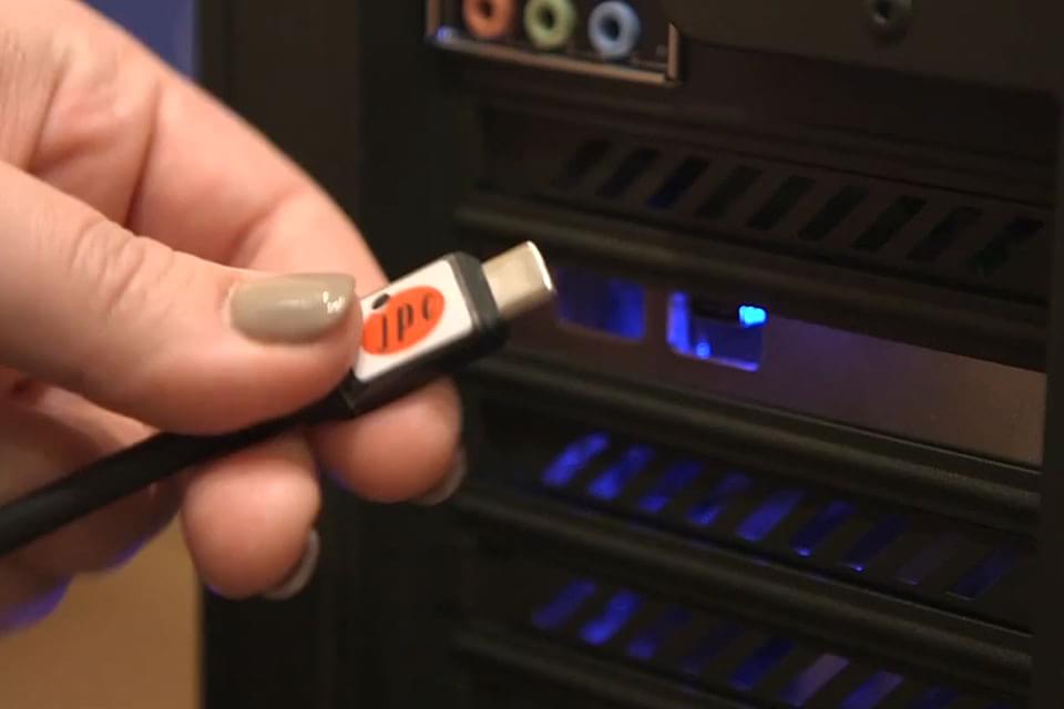 Imagem de Acerte de prima: CES 2015 traz novo cabo USB Type-C com encaixe reversível no site TecMundo