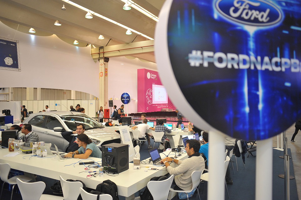 Imagem de Ford premia o vencedor da Hackaton da Campus Party com um Novo Ka no site TecMundo