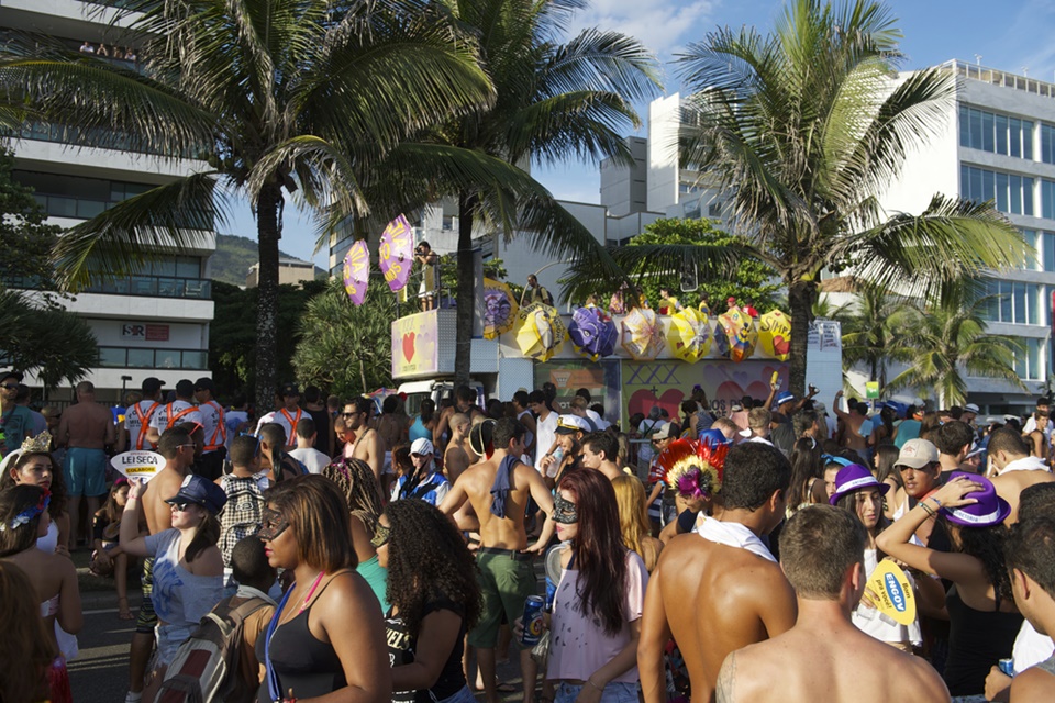 Imagem de Na folia: os apps que não podem faltar no seu smartphone durante o Carnaval no site TecMundo