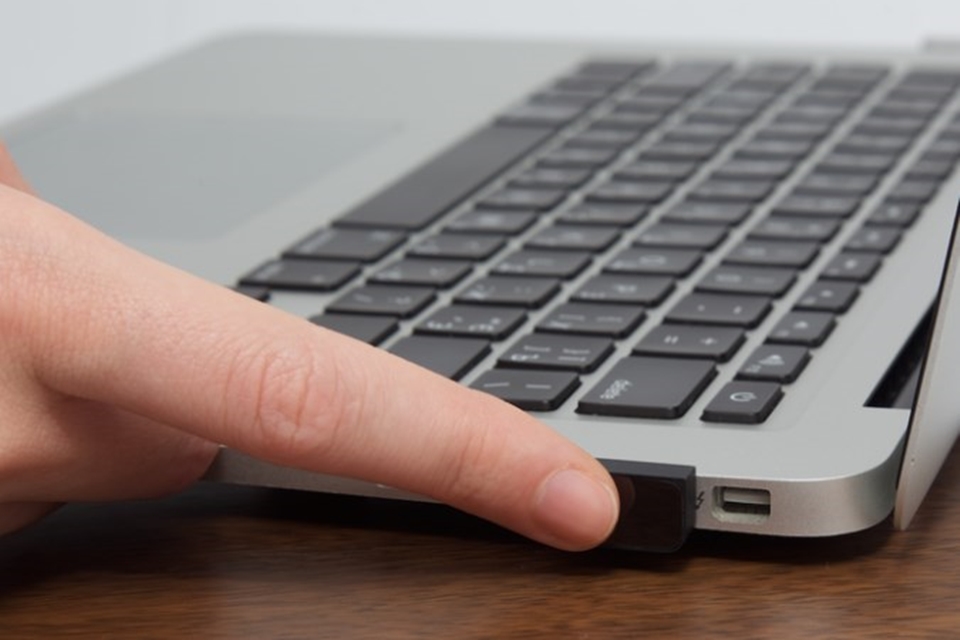 Imagem de Que tal acoplar um leitor biométrico em seu notebook via USB? no site TecMundo