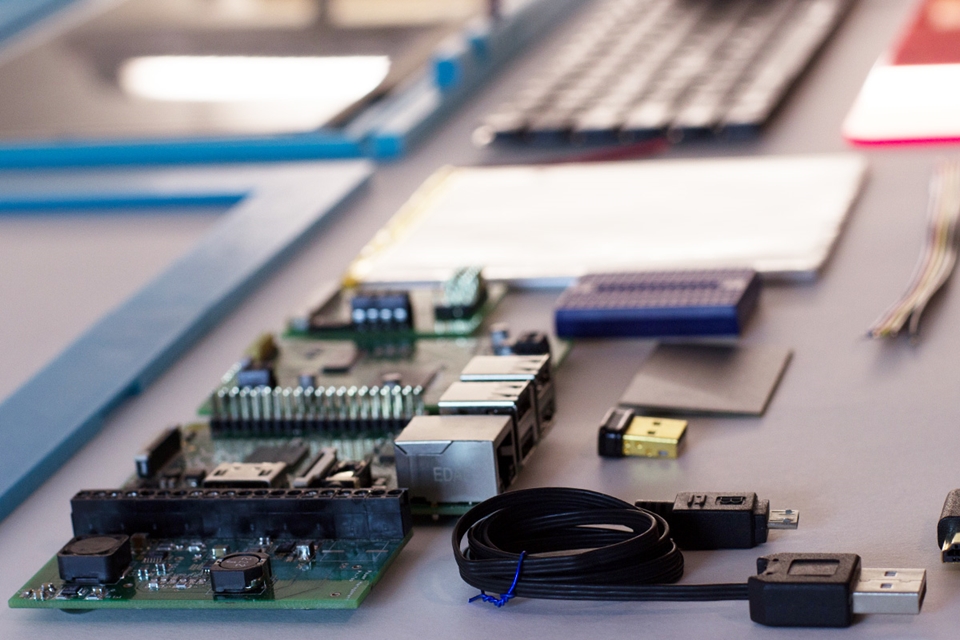 Imagem de Pi-top: o kit feito para te ensinar a montar um laptop com uma Raspberry Pi no tecmundo