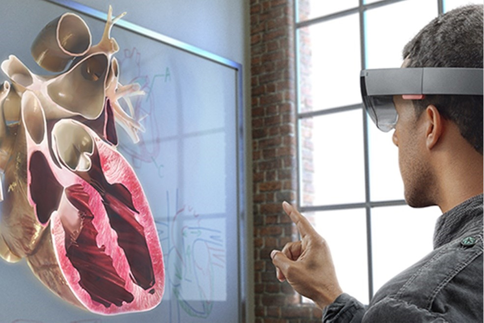 Imagem de HoloLens: Microsoft explica um pouco mais sobre como funciona o aparelho no tecmundo