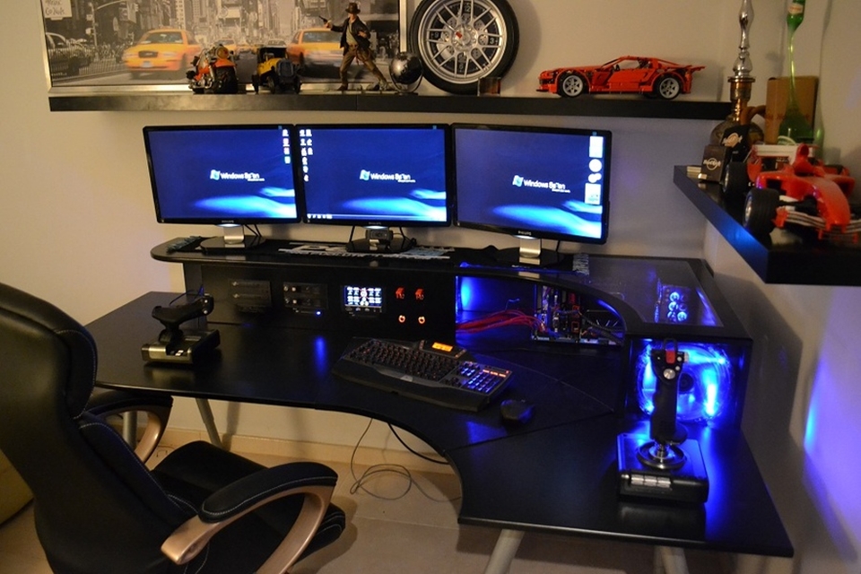 Imagem de Conheça Kapros, o impressionante gabinete que mescla mesa e computador no tecmundo