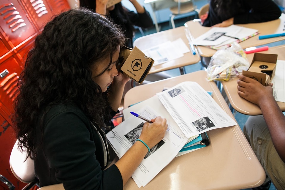 Imagem de Agora sim! Google dará kits de realidade virtual para escolas brasileiras no tecmundo