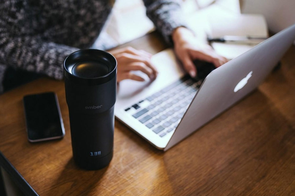 Imagem de Conheça a caneca térmica que mantém seu café quente através do smartphone no tecmundo