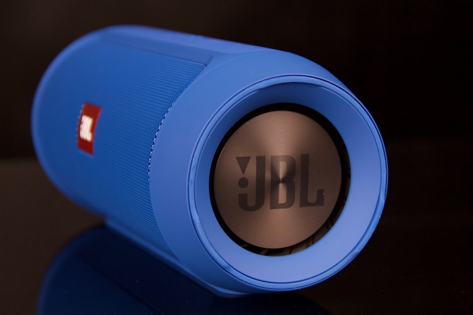 Imagem de Análise: caixa de som JBL Charge 2+ no tecmundo