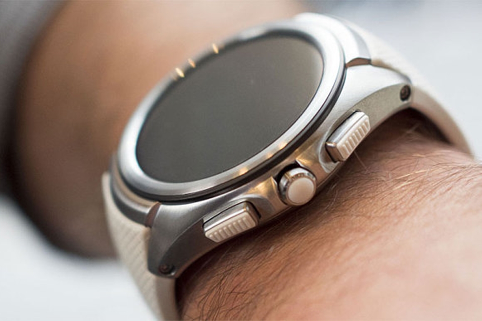 Imagem de Defeito na tecnologia da tela faz LG cancelar o LG Watch Urbane LTE no tecmundo