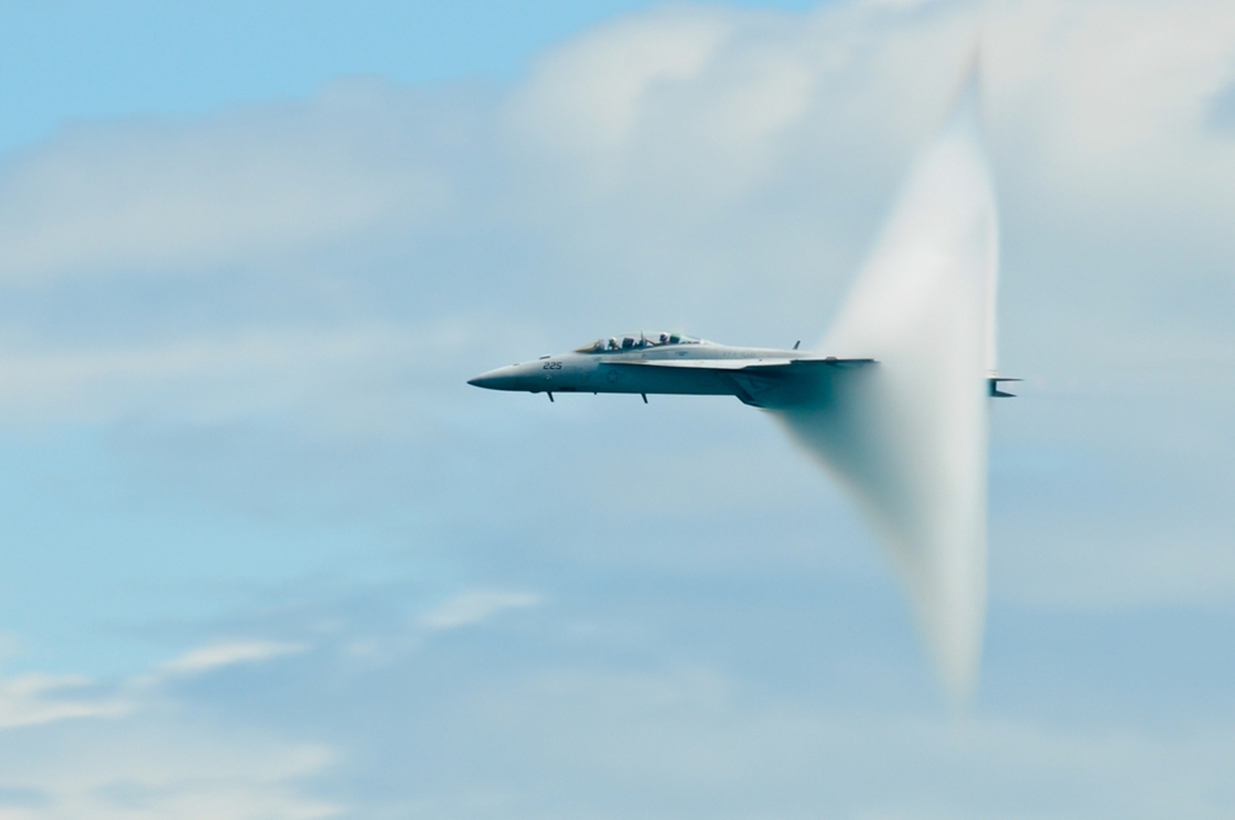 Imagem de Entenda o que é a barreira do som e como funcionam os aviões supersônicos no tecmundo