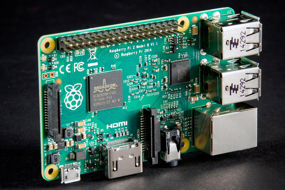 Imagem de Raspberry Pi 3 já está à venda; novidade traz WiFi e Bluetooth de fábrica no tecmundo