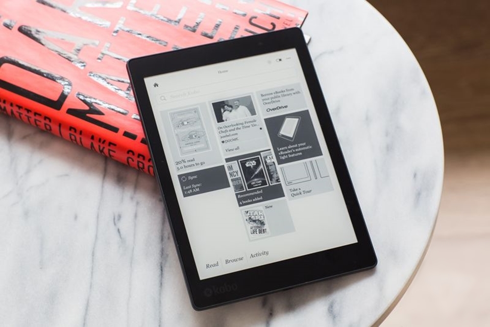 Imagem de Novo eReader Kobo Aura One é grande, fino, leve e à prova-d'água no tecmundo