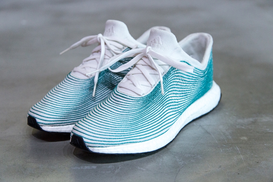 Imagem de Adidas lança tênis feito de plástico reciclado recolhido dos oceanos no tecmundo
