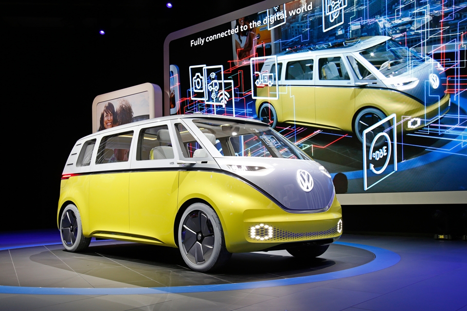 Imagem de VW exibe "sucessor espiritual" autônomo e elétrico da Kombi, o I.D. Buzz no tecmundo