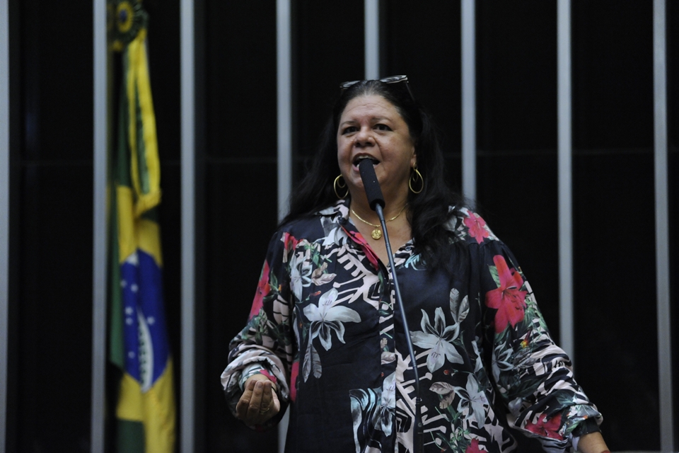 Imagem de Deputados aprovam lei que tipifica como crime compartilhar fotos íntimas no tecmundo