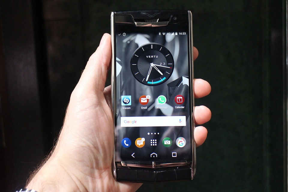 Imagem de A Vertu, que faz smartphones para quem torra dinheiro, foi comprada no tecmundo
