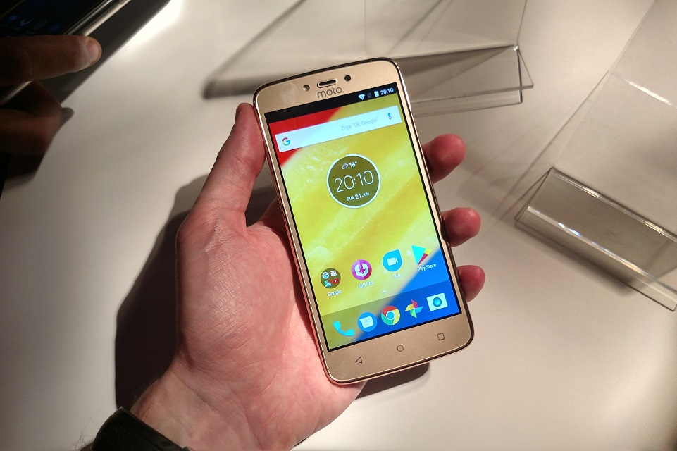 Imagem de Motorola anuncia Moto C Plus, smartphone barato com bateria parruda no tecmundo