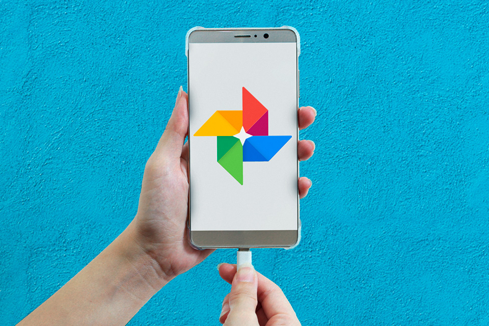 Imagem de Do nada, Google Fotos perde opção de backup apenas com o celular na tomada no tecmundo