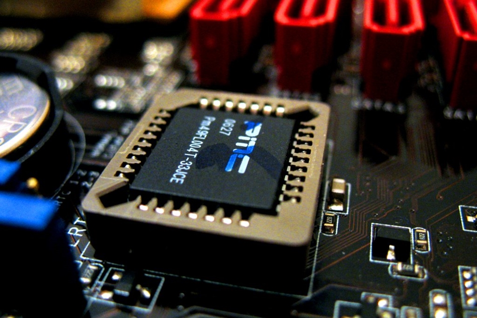 Imagem de BIOS: Aprenda a resetar o seu computador para as configurações de fábrica no tecmundo