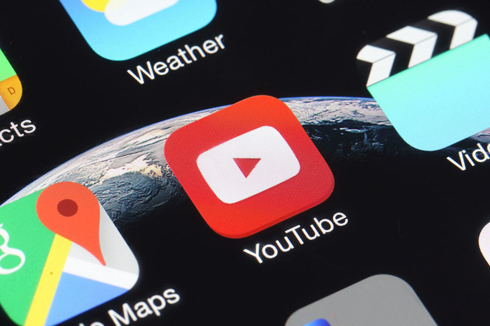 Imagem de YouTube testa seção de notícias quentes para manter você sempre informado no tecmundo