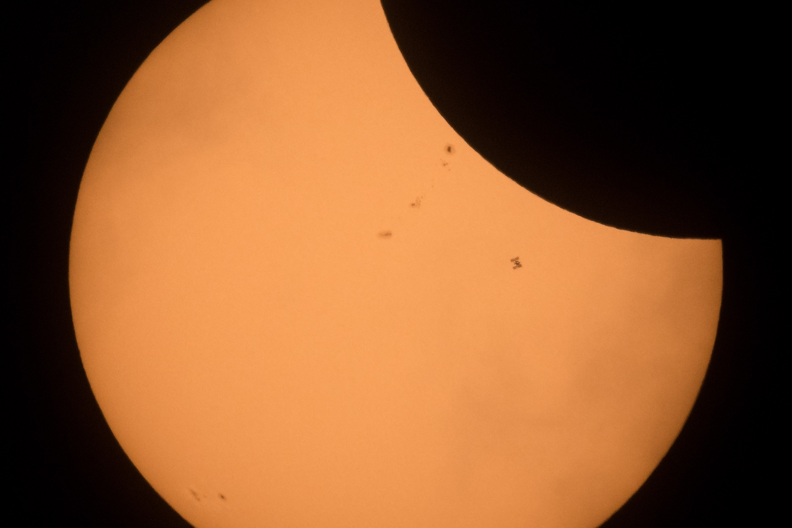 Imagem de A melhor foto do eclipse traz um detalhe quase imperceptível no tecmundo