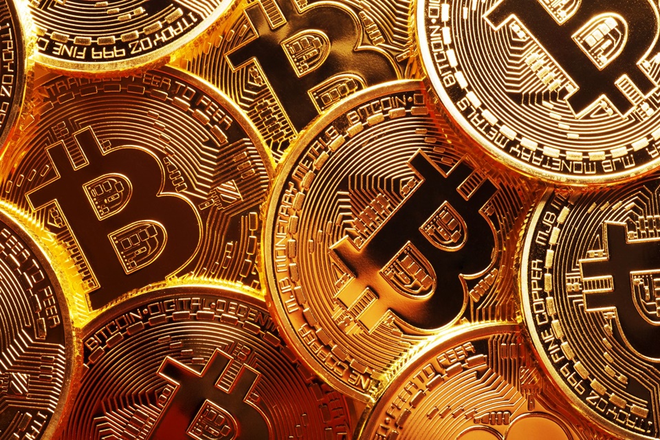 Imagem de Descubra de uma vez por todas se vale a pena investir em Bitcoins no tecmundo
