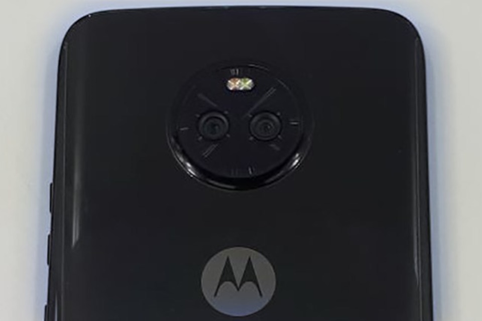 Moto X4