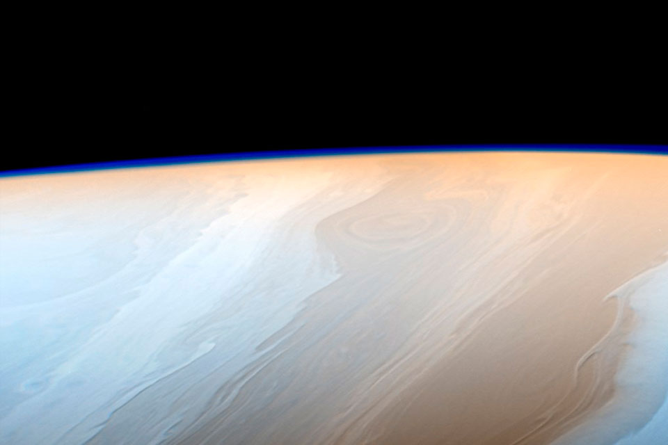 Imagem de Voo final da sonda Cassini revela imagens estonteantes dos anéis de Saturno no tecmundo
