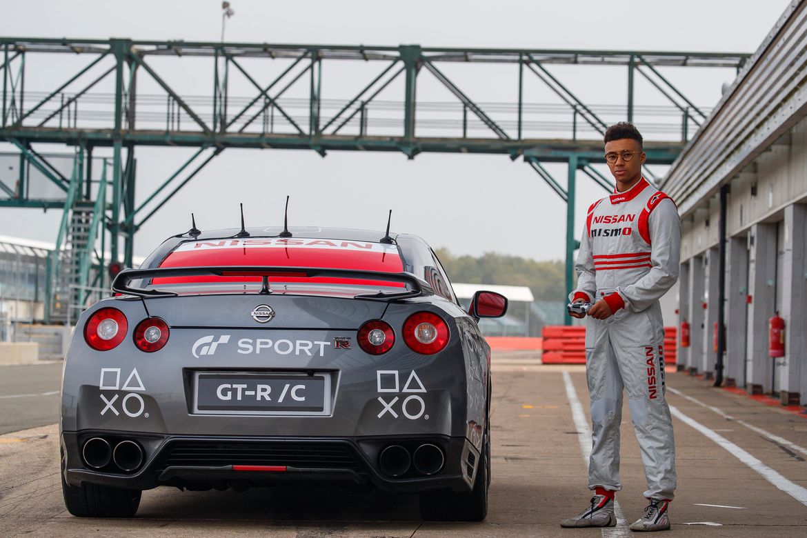 Imagem de Nissan faz com que esportivo seja “pilotado” com controle de PlayStation 4 no tecmundo