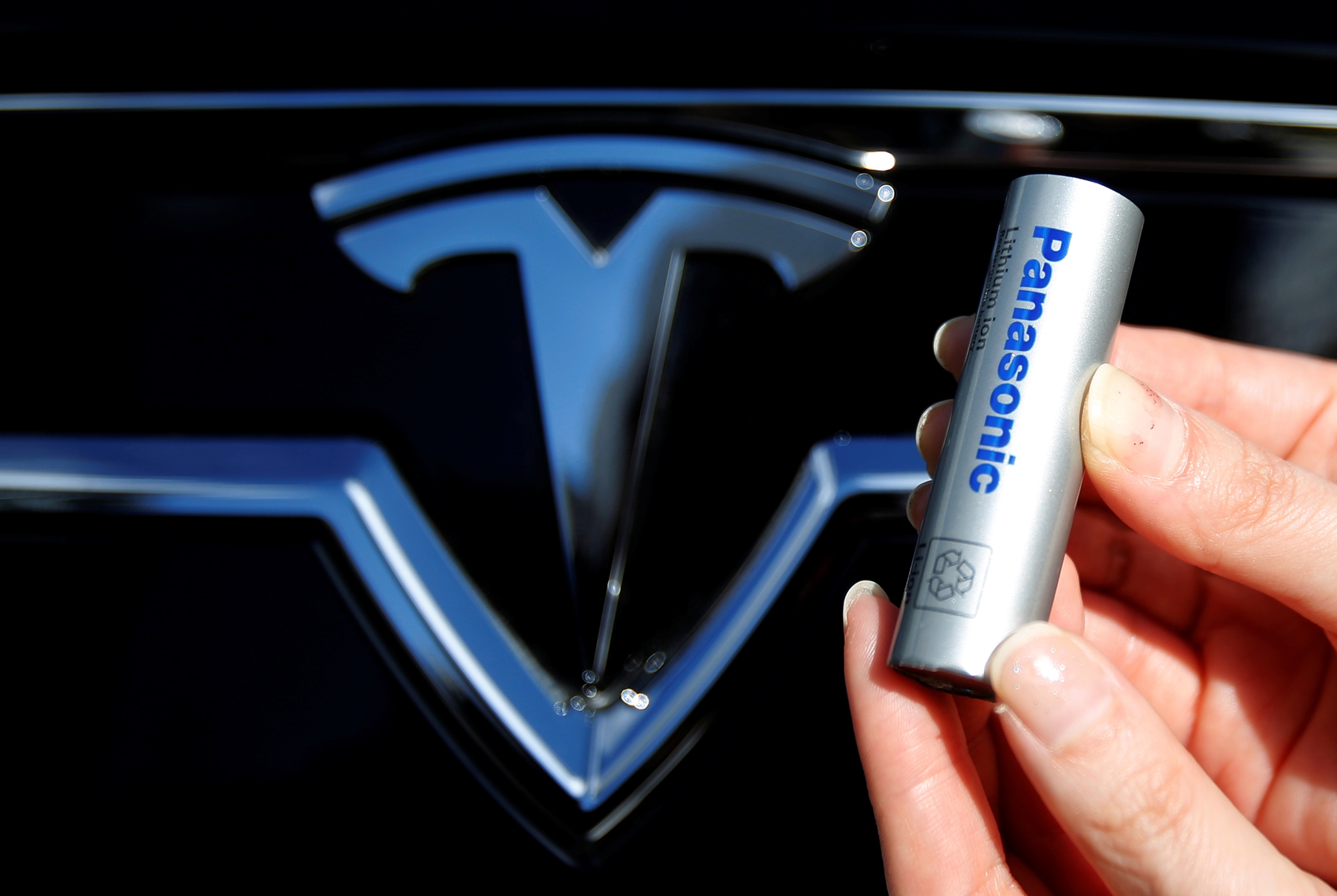 Imagem de Tesla pode estar acabando com todas as baterias do mundo no tecmundo