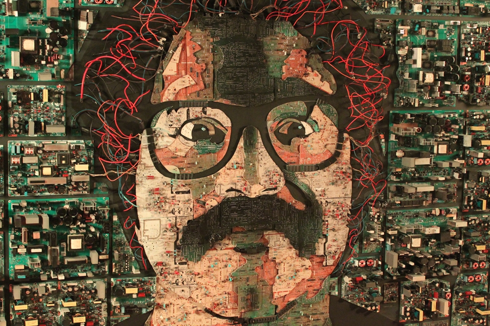 Imagem de Lixo eletrônico se transforma em obra de arte nas mãos de artista plástico no tecmundo