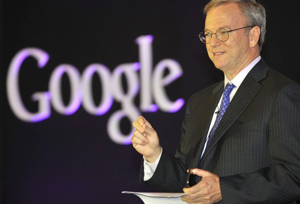 Imagem de Eric Schmidt, ex-CEO da Google, agora deixa o comando da "dona" Alphabet no tecmundo