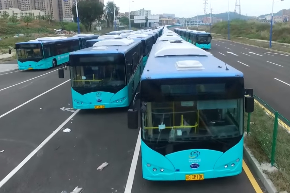 Imagem de Uma cidade inteira da China trocou os ônibus públicos por versões elétricas no tecmundo