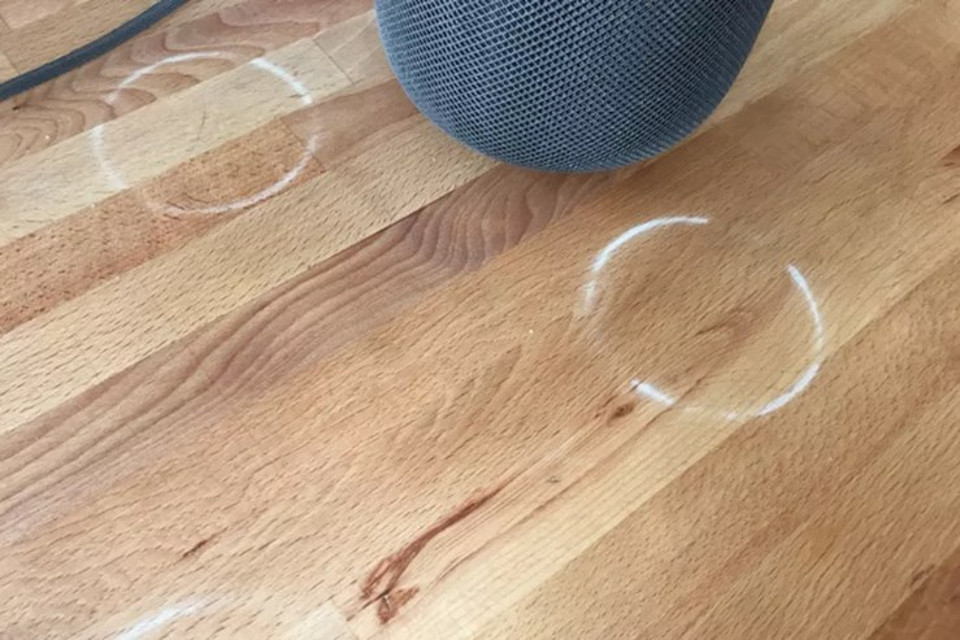 Imagem de HomePods da Apple podem deixar manchas em superfícies de madeira no tecmundo
