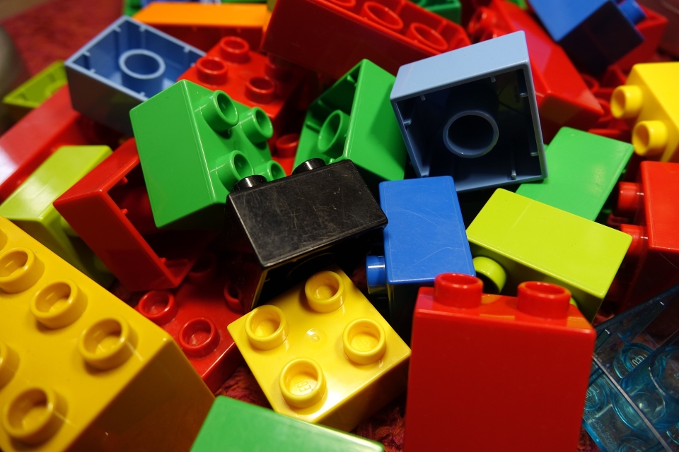 Imagem de Empresa de Elon Musk venderá 'tijolos de LEGO em tamanho real' no tecmundo
