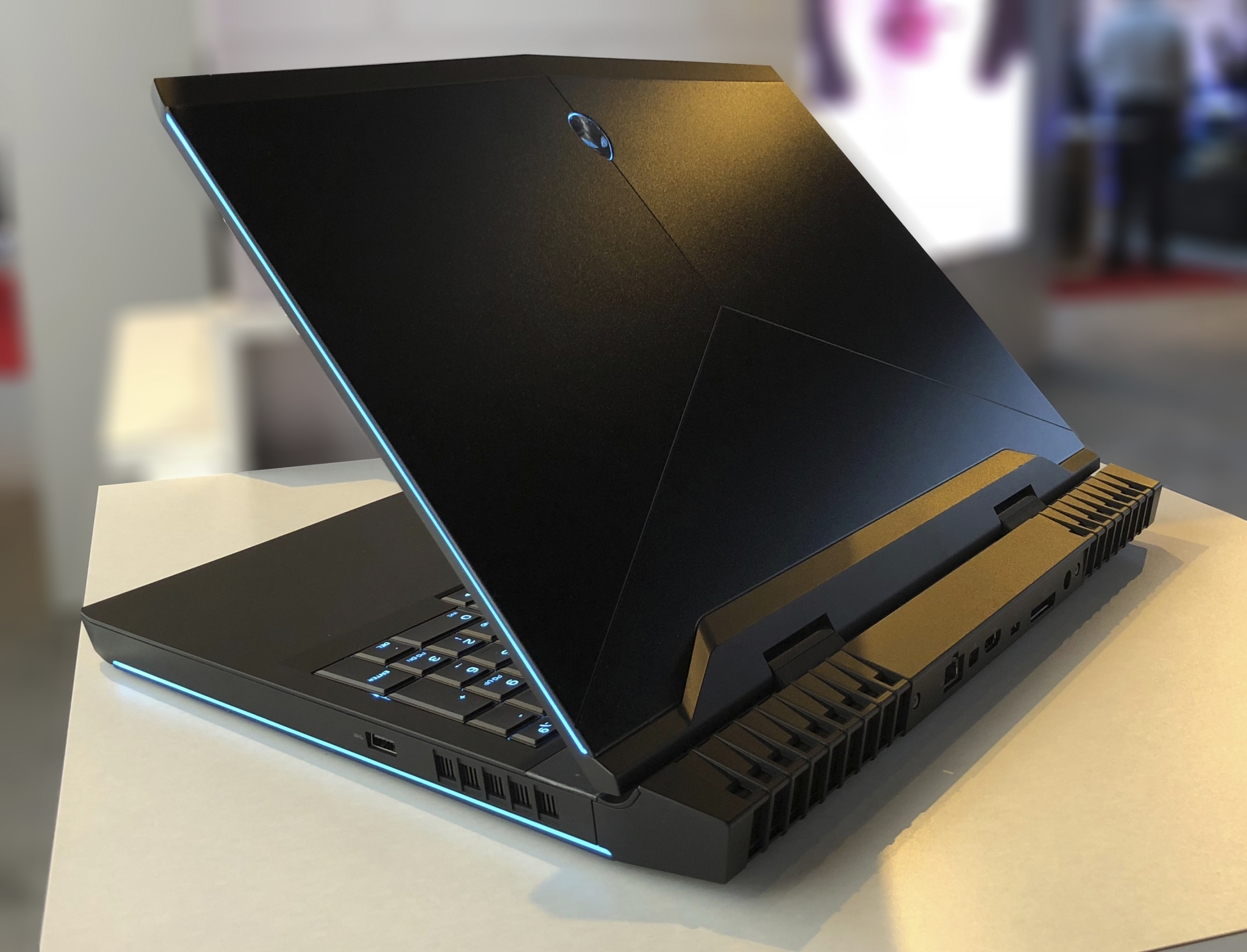 Dell e Alienware lançam novos notebooks gamer com preços mais acessíveis Dell-03143442919198