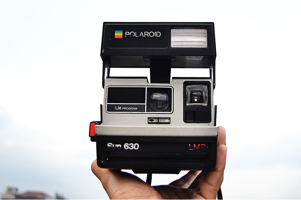 Imagem de Esta câmera Polaroid foi modificada para imprimir em papel mais barato no tecmundo